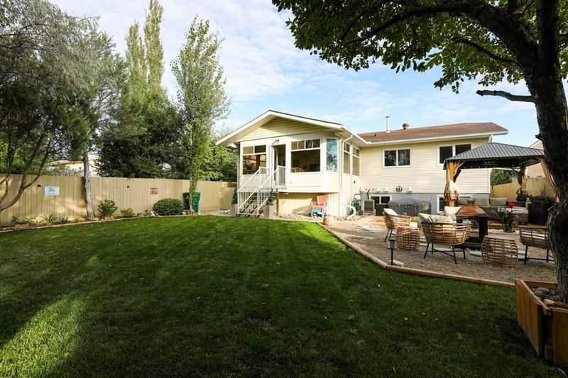 115 Mt. Crandell Cres W