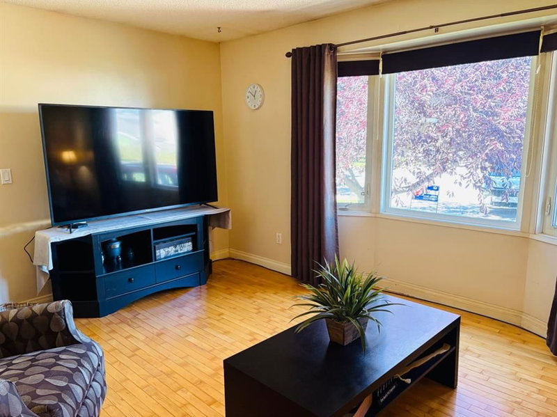 56 Aberfoyle Place NE, Abbeydale — interior photo