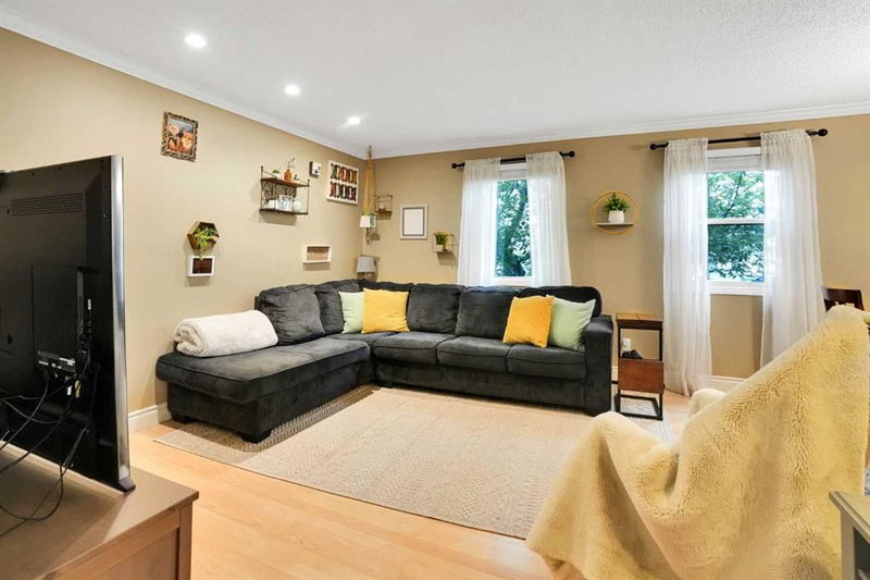 158 Rundleview Close NE