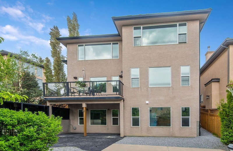 21 Royal Ridge Hill NW, Royal Oak — photo 2