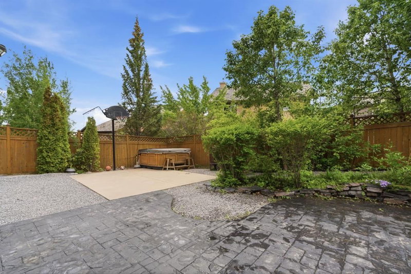 21 Royal Ridge Hill NW, Royal Oak — interior photo