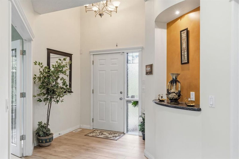21 Royal Ridge Hill NW, Royal Oak — interior photo 6