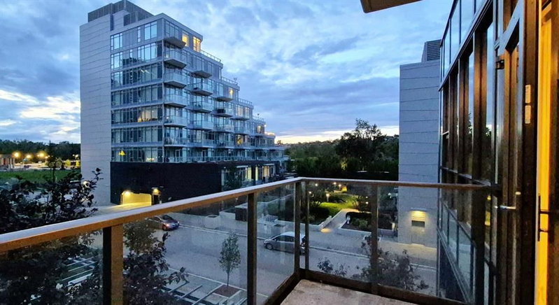 301, 51 Waterfront Mews SW, Chinatown — interior photo