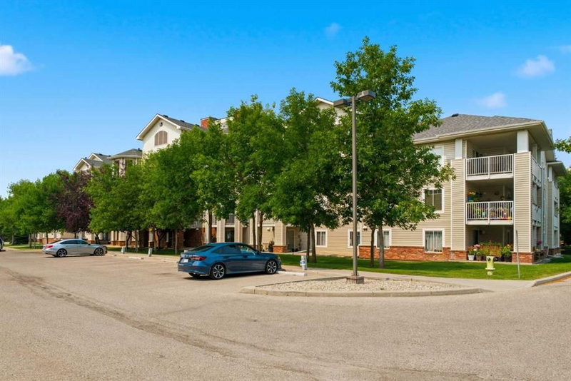 102 - 17 Country Village Bay NE