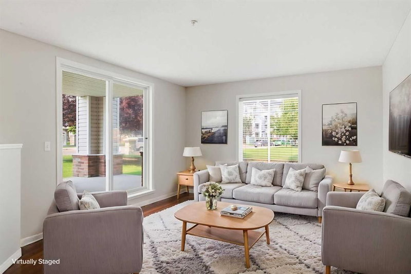 102 - 17 Country Village Bay NE