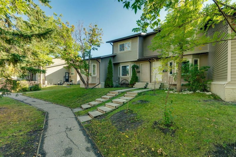 17 Falshire Terrace NE
