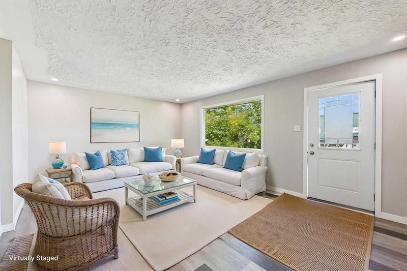 94 Lakeside Boulevard