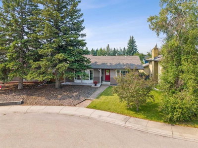 856 Lake Twintree Crescent SE