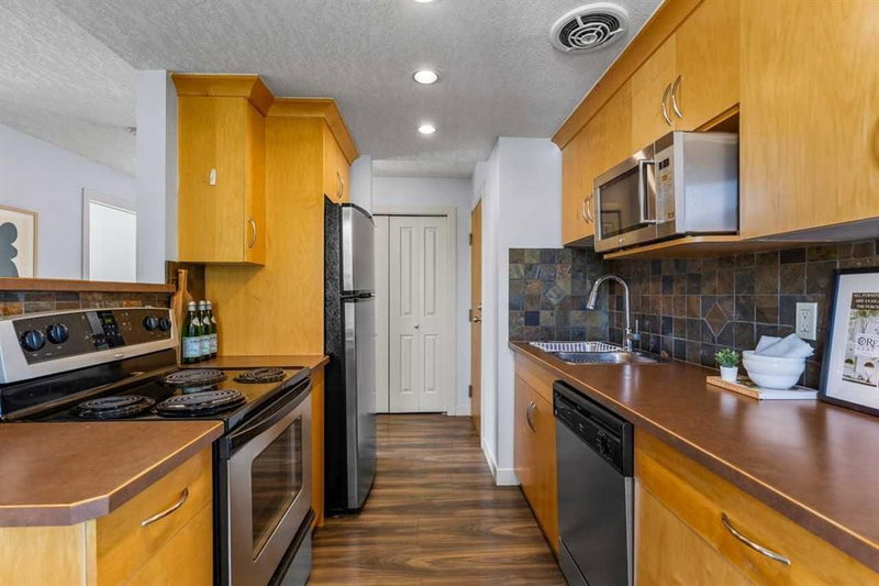 303, 1309 14 Avenue SW, Beltline — interior photo