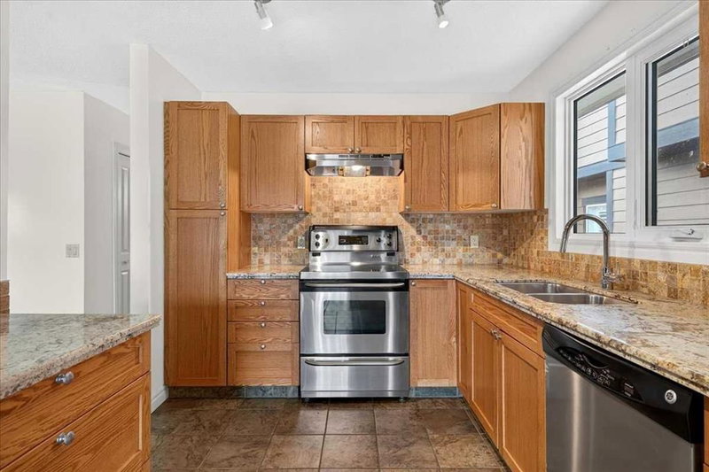6407 34 Avenue NW, Bowness — interior photo