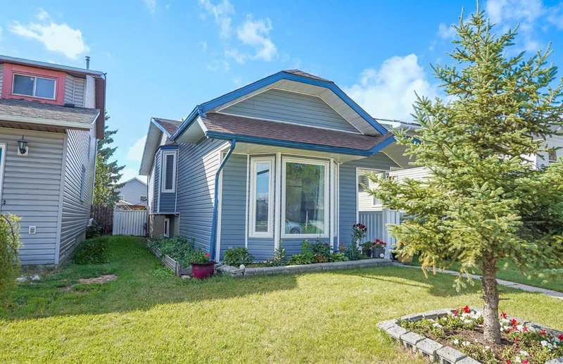 72 Martindale Close NE
