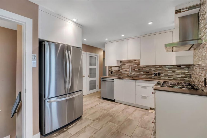 212 Blackthorn Road NW