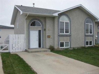 11 Chilcotin Crescent W