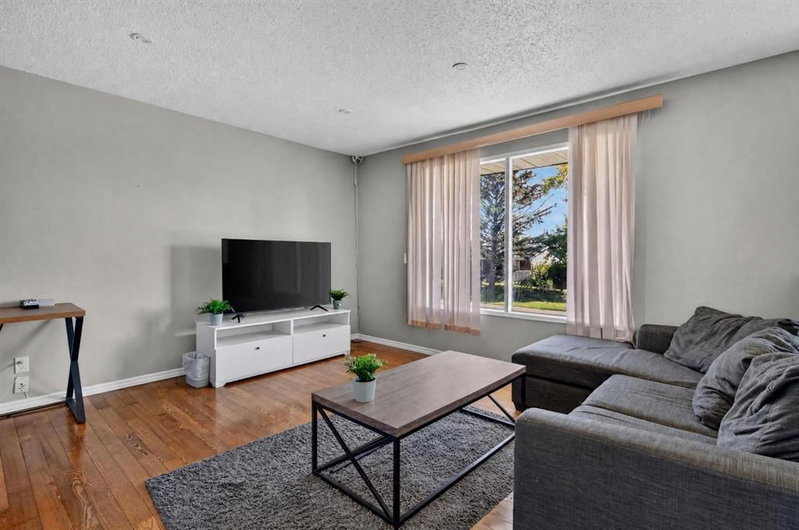 4843 7 Avenue SE, Forest Heights — interior photo 6