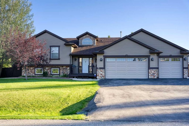 11 Wenstrom Crescent NE