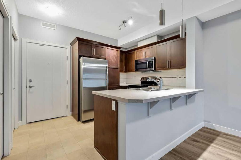 111 - 20 Royal Oak Plaza NW