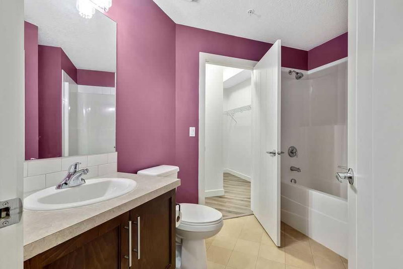 111, 20 Royal Oak Plaza NW, Royal Oak — interior photo 7
