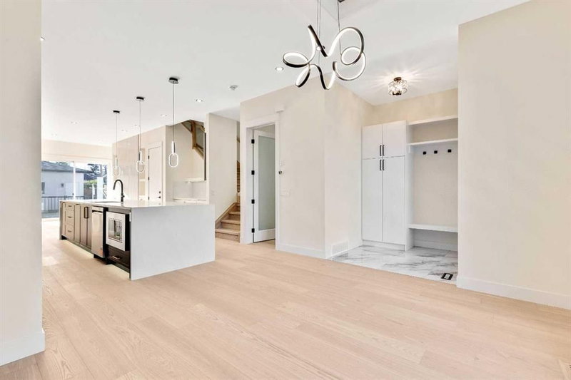 2433 23 Street NW, Banff Trail — interior photo 6