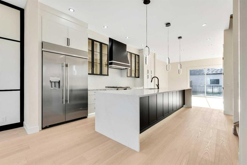 2433 23 Street NW, Banff Trail — interior photo 7