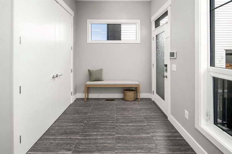 464 29 Avenue NW, Mount Pleasant — interior photo 5