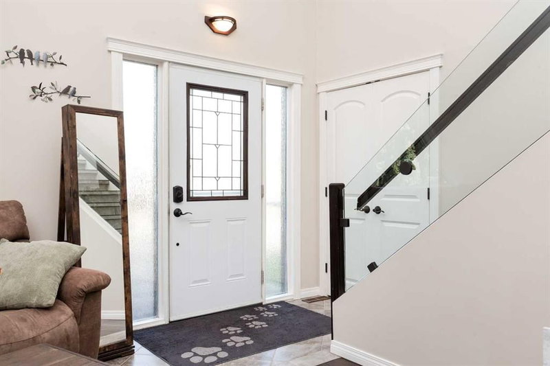 115 Iroquois Crescent W