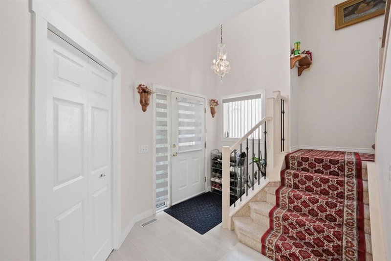 54 Saddlecreek Crescent NE, Saddle Ridge — interior photo 6