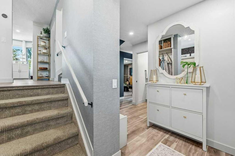 513 Oakridge Way SW, Oakridge — interior photo 5