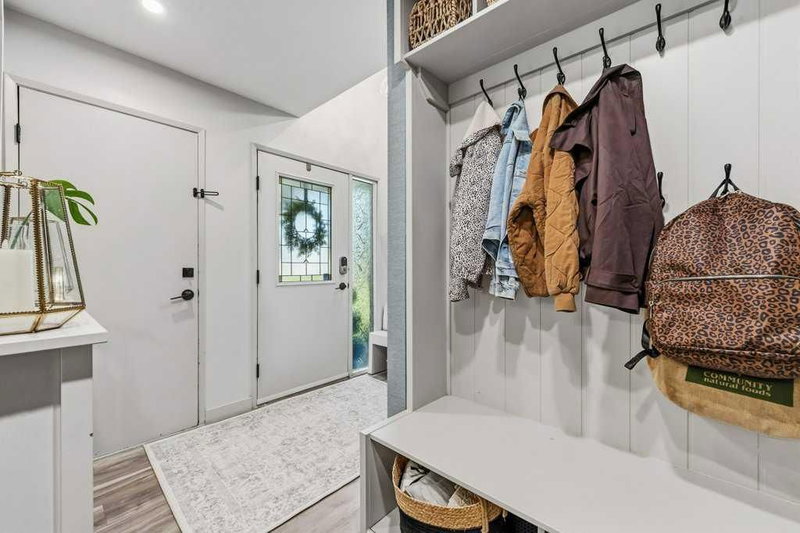 513 Oakridge Way SW, Oakridge — interior photo 6
