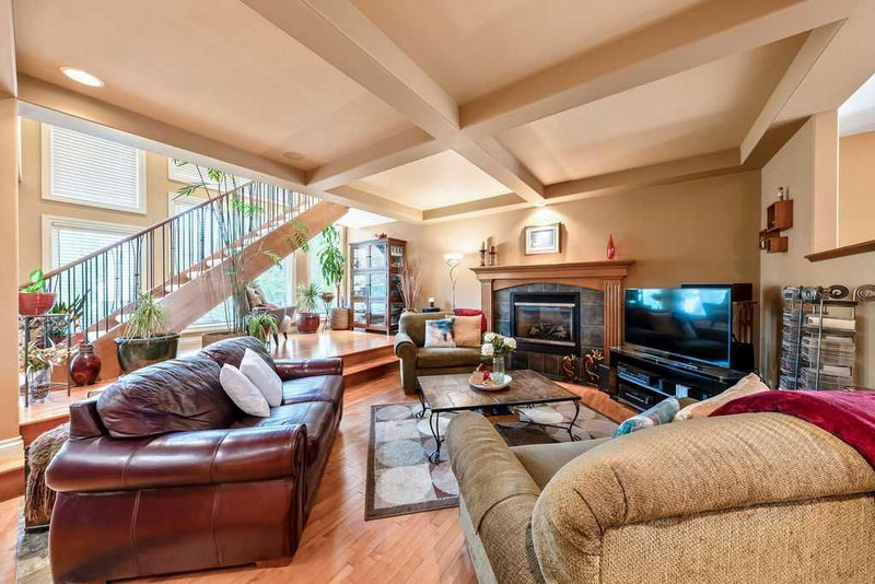 174 Arbour Vista Close NW, Arbour Lake — interior photo
