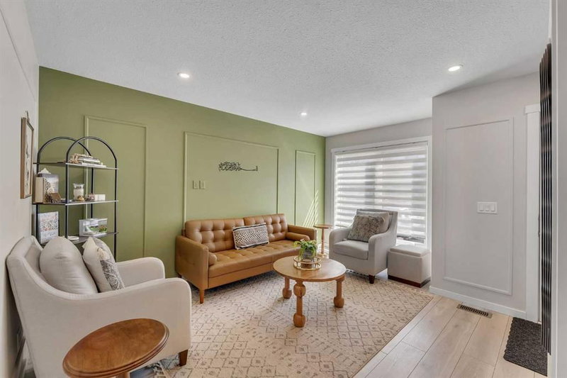 124 - 31 Red Embers Parade NE