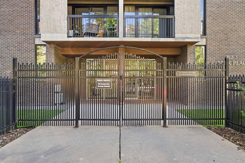 203 - 323 13 Avenue SW