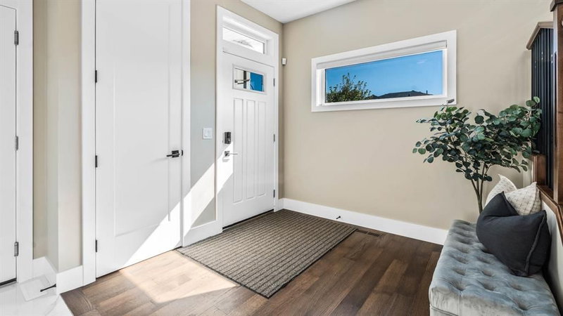 35 Carringvue Street NW