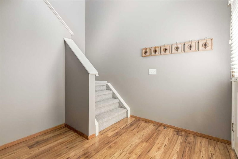 87 Royal Elm Way NW, Royal Oak — photo 2