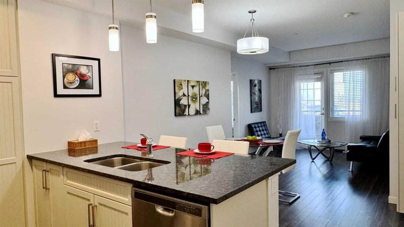 307 - 20 Mahogany Mews SE