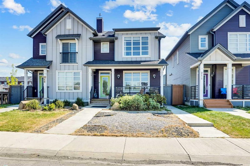 215 Savanna Parade NE — listing photo