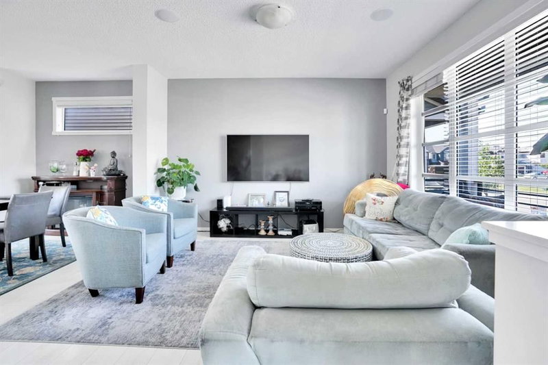 215 Savanna Parade NE, Saddle Ridge — photo 3