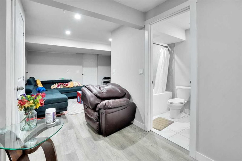 215 Savanna Parade NE, Saddle Ridge — interior photo 6