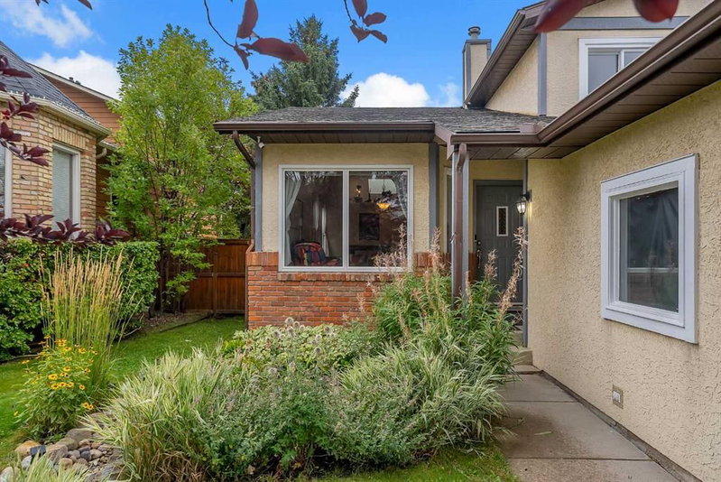 107 Hawkhill Place NW