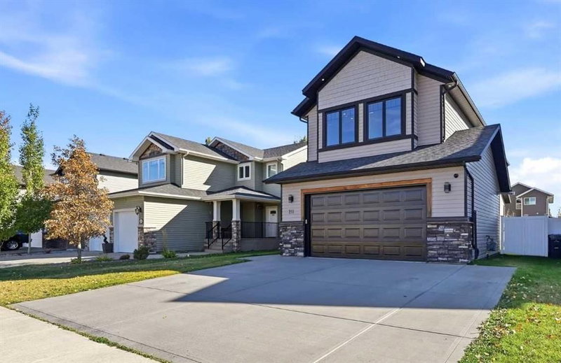 211 Voisin Close