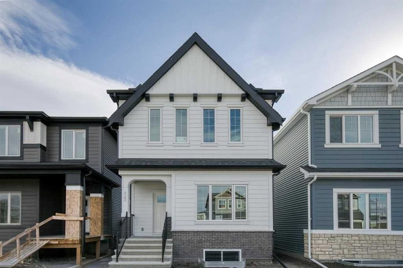 463 Buffaloberry Manor SE
