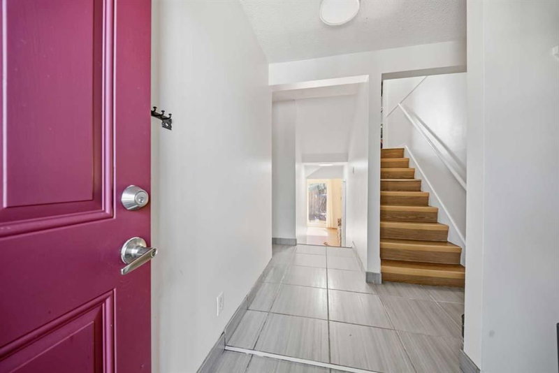 1702, 9803 24 Street SW, Oakridge — interior photo