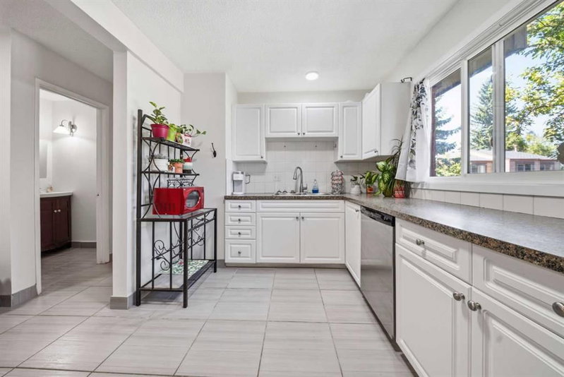 1702, 9803 24 Street SW, Oakridge — interior photo 6
