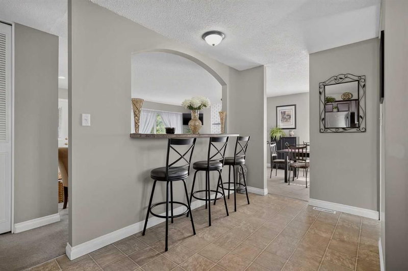 131 Cedarpark Drive SW, Cedarbrae — interior photo