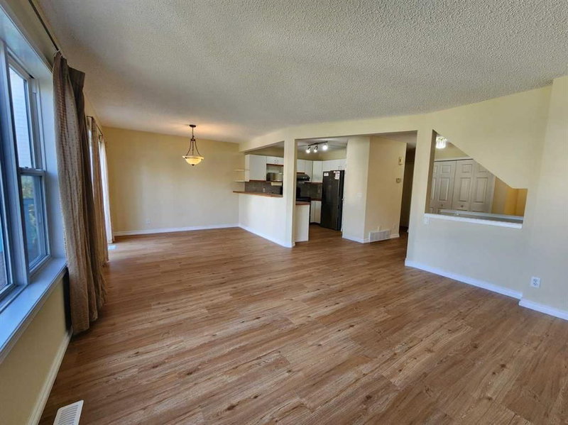 717 Harvest Hills Drive NE