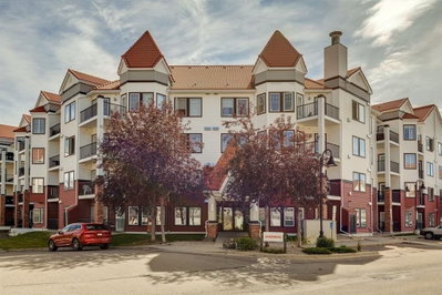 210 - 20 Royal Oak Plaza NW
