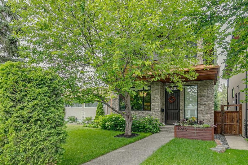 1940 48 Avenue SW — listing photo