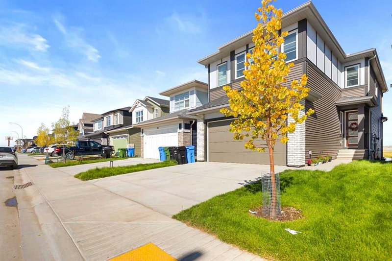 86 Corner Glen Gardens NE