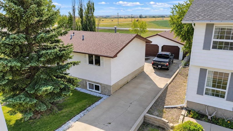 139 Shacker Crescent W