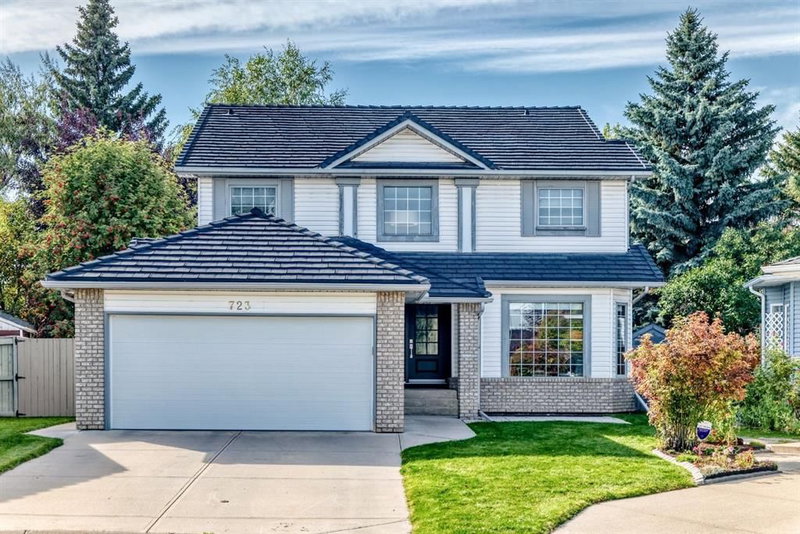 723 Diamond Court SE