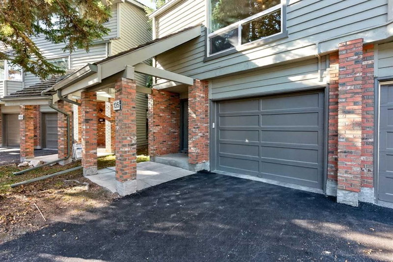 135 Point Drive NW